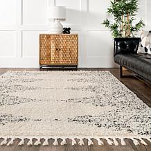 nuLOOM Bria Moroccan Shag Tasseled 4' x 6' Area Rug