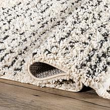 nuLOOM Bria Moroccan Shag Tasseled 6' 7" x 9' Area Rug