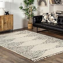 nuLOOM Bria Moroccan Shag Tasseled 6' 7" x 9' Area Rug