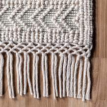 nuLOOM Hand Woven Tabatha Tassel Area Rug 4' x 6' Cream