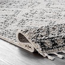 nuLOOM Vasiliki Moroccan Shag Tasseled 2' 6" x 6' Area Rug