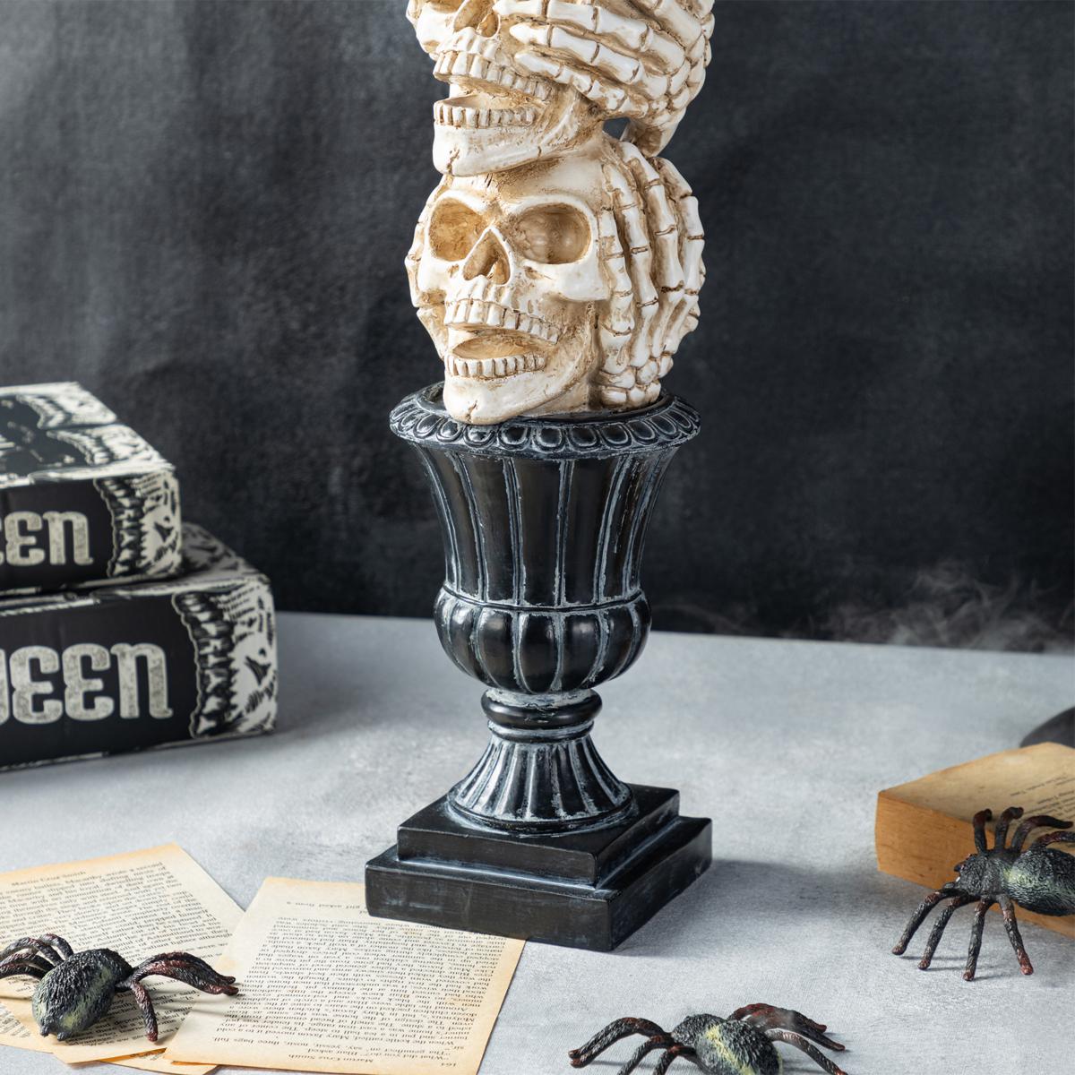 天野タケル 原画 額装済み skull, lemons & a candle Skull With Candle Light On Top With Clipping Path Stock