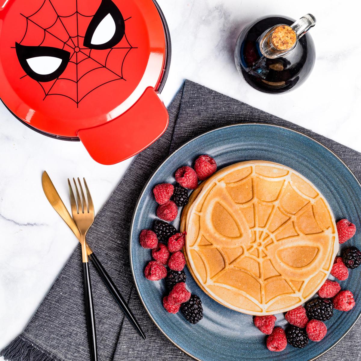 https://i03.hsncdn.com/is/image/HomeShoppingNetwork/rocs1200/marvel-spider-man-waffle-maker-d-2021121615065385~20034035w_alt4.jpg