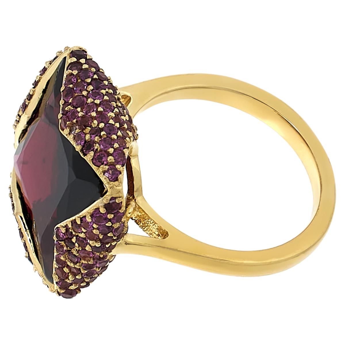 Rarities Inverted Square-Cut Garnet and Rhodolite Ring Rarities Inverted Square-Cut Garnet and Rhodolite Ring
