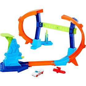 Mattel Hot Wheels Action Corkscrew Jump Champion