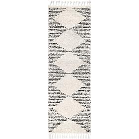 nuLOOM Bria Moroccan Shag Tasseled 2' 6" x 6' Area Rug 