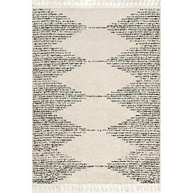nuLOOM Bria Moroccan Shag Tasseled 5' 3" x 7' 7" Area Rug